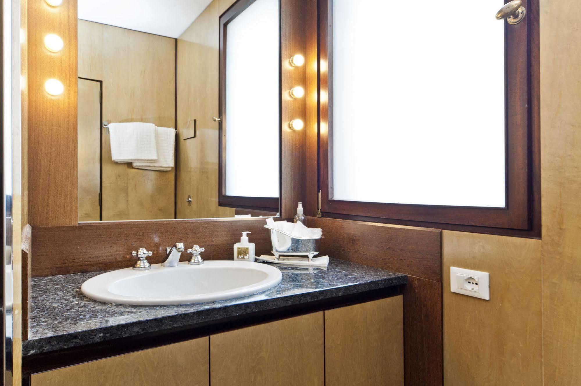 Elegant Terrace Apartment Near Piazza San Marco Last Floor No Lift Venice Exterior photo