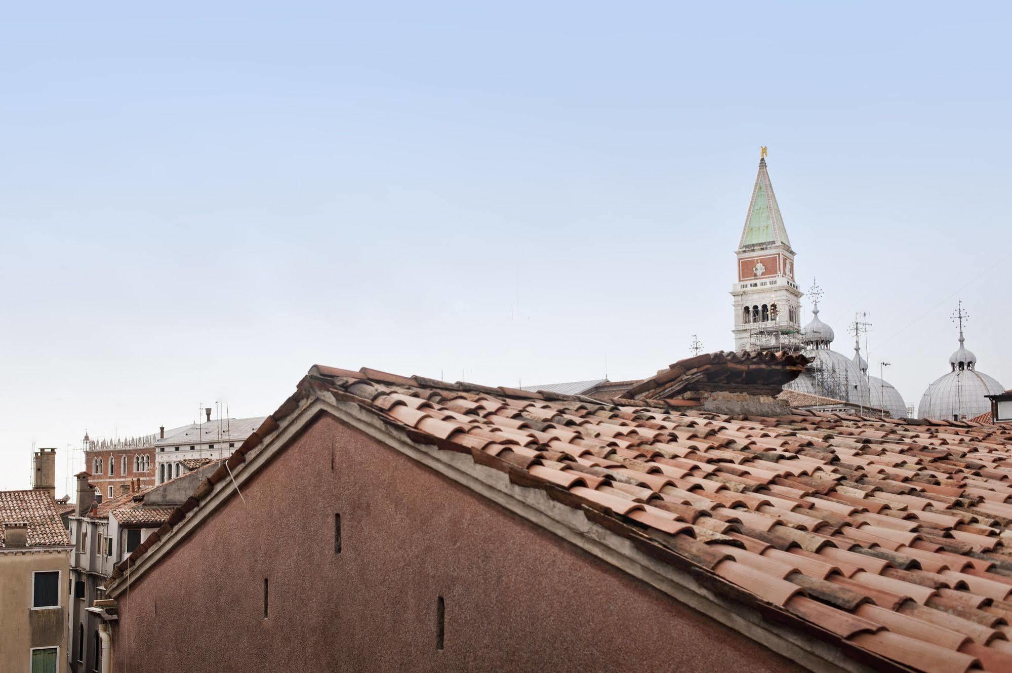 Elegant Terrace Apartment Near Piazza San Marco Last Floor No Lift Venice Exterior photo