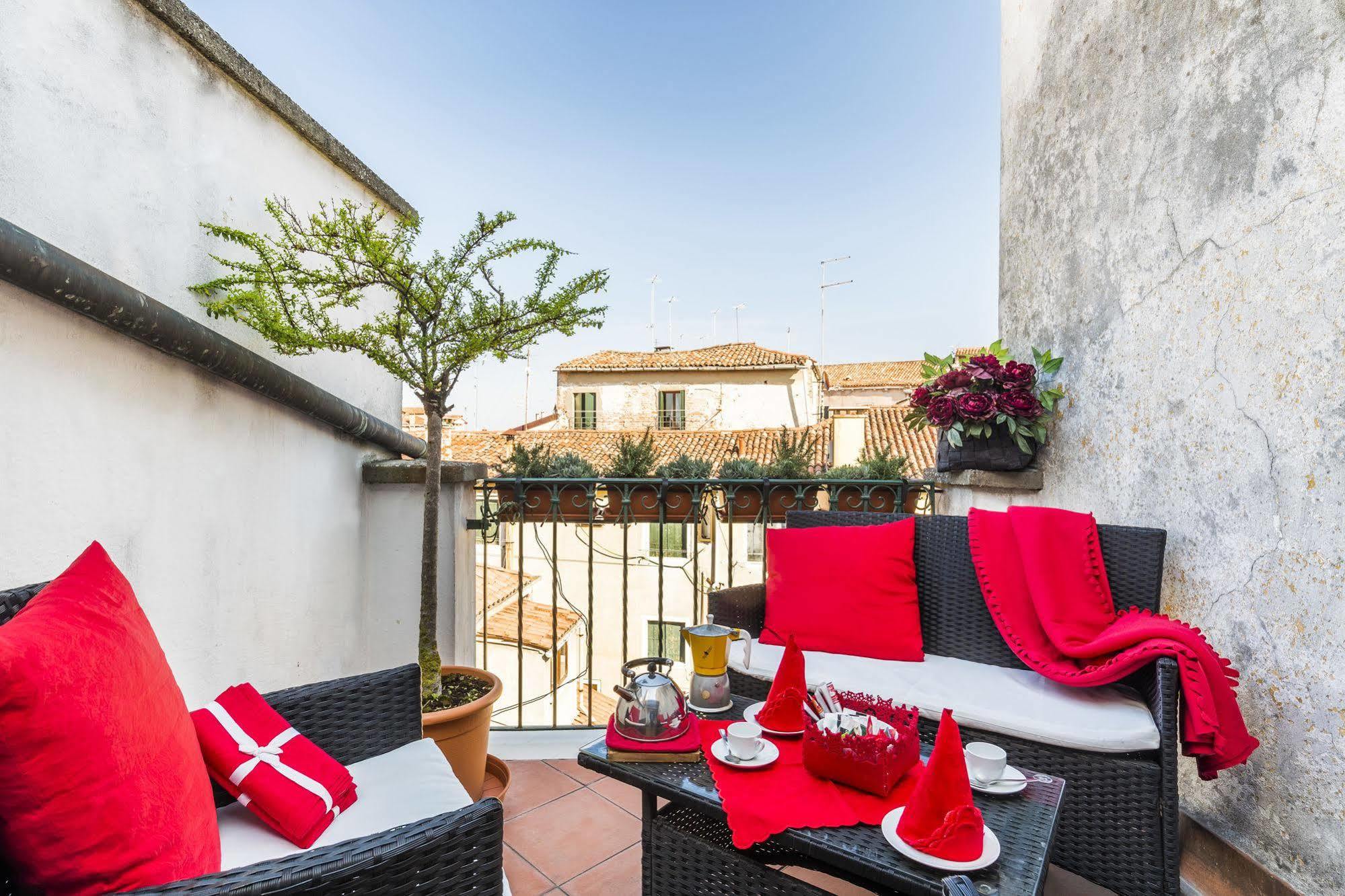Elegant Terrace Apartment Near Piazza San Marco Last Floor No Lift Venice Exterior photo